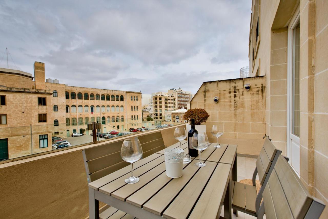 Bright And Central 2 Bedroom Apartment In Sliema Ngoại thất bức ảnh